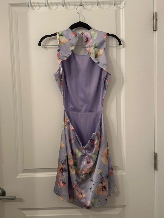 Tobi Dresses & Skirts - Floral Backless Dress